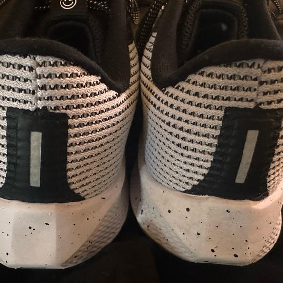 Sz 8 Women’s Nike Black and White Pegasus 40 Sneakers - Picture 5 of 5